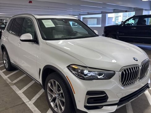 Used 2023 BMW X5 xDrive40i w/ Premium Package image 2