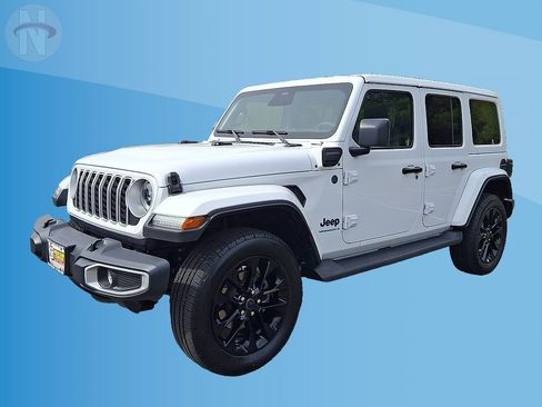 Used 2025 Jeep Wrangler Unlimited Sahara AWD/4WD image 10