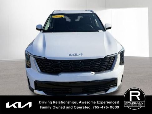 Used 2025 Kia Sorento S image 2