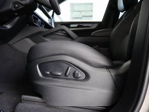 New 2025 Porsche Cayenne S image 37