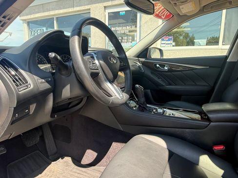 Used 2018 INFINITI Q50 Luxe w/ Essential Package (3.0T Luxe) AWD/4WD image 10