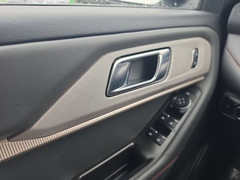 Used 2025 Ford Explorer Active RWD image 22