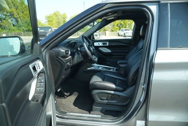 Used 2023 Ford Explorer Platinum w/ Technology Package AWD/4WD image 13