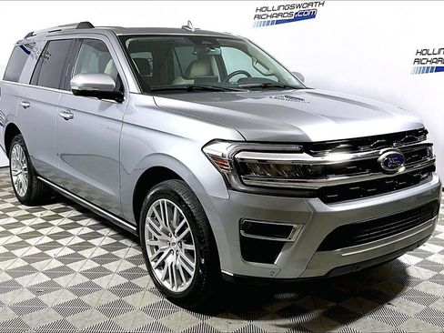 Used 2024 Ford Expedition Limited image 3