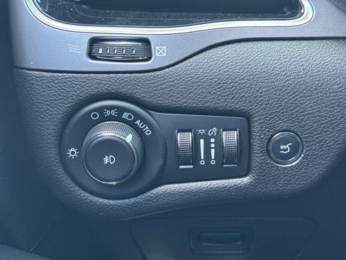 Used 2021 Jeep Cherokee Limited image 23