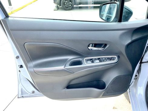 Used 2025 Nissan Versa SR FWD image 10