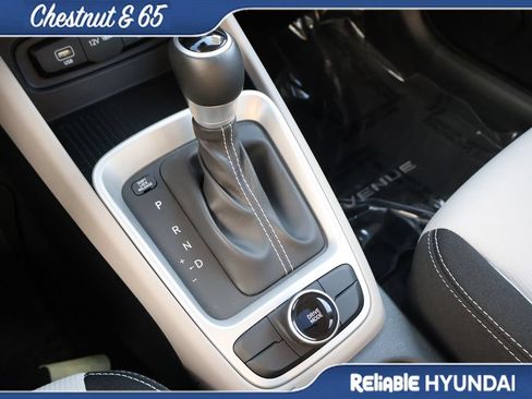 Certified 2025 Hyundai Venue SEL FWD image 38