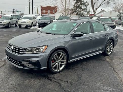 Used 2016 Volkswagen Passat 1.8T R-Line image 3
