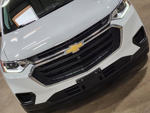 Used 2018 Chevrolet Traverse LS FWD image 19