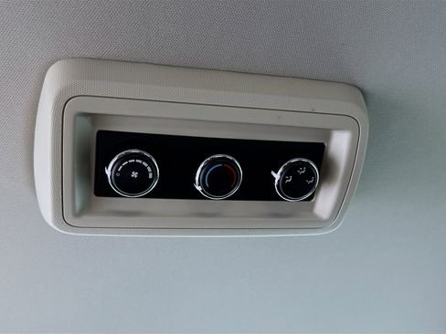 Used 2019 Dodge Grand Caravan SE w/ UConnect Hands-Free Group FWD image 16
