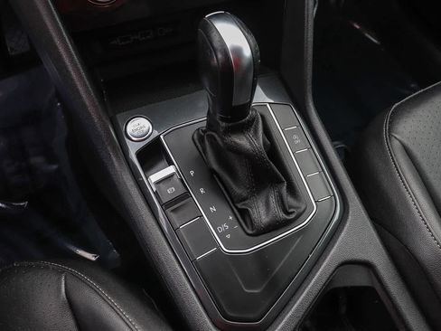Used 2020 Volkswagen Tiguan SE w/ Panoramic Sunroof Package image 25