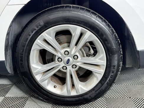 Used 2016 Ford Taurus SE image 35