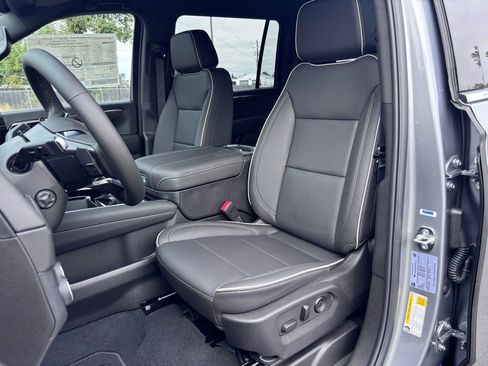 New 2025 Chevrolet Suburban Premier image 32