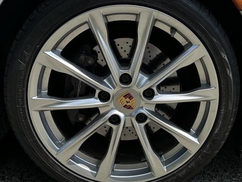 Used 2018 Porsche 718 Boxster Base 2dr Convertible image 11