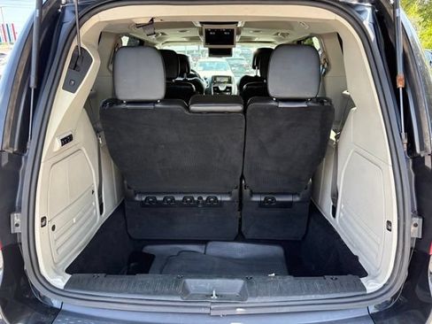 Used 2015 Chrysler Town & Country Limited Platinum FWD image 28