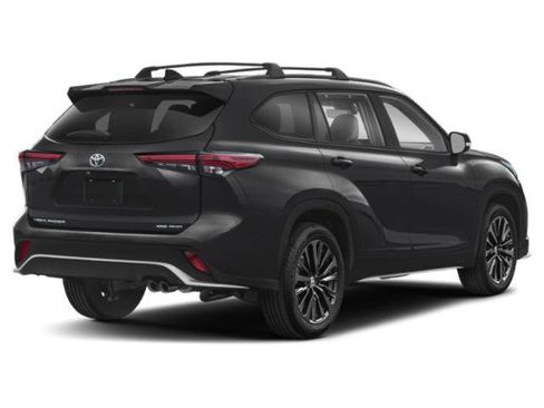 New 2026 Toyota Highlander XSE image 2