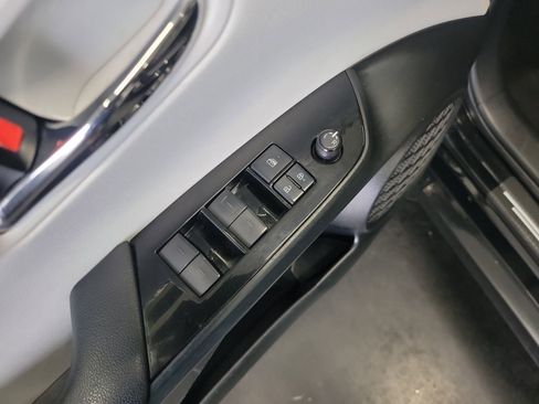 Used 2019 Toyota Prius XLE AWD/4WD image 14