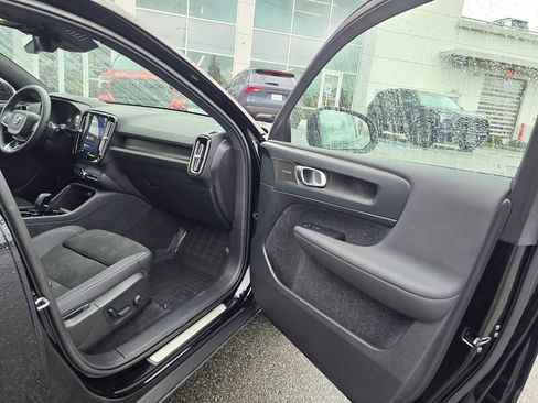 Used 2023 Volvo XC40 Recharge Ultimate w/ Protection Package Premier image 10