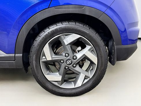 Used 2023 Hyundai Venue Limited image 28
