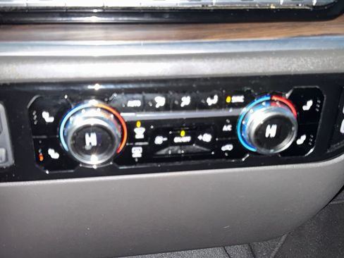 Used 2025 GMC Sierra 1500 SLT image 21