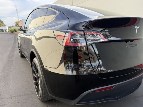 Used 2023 Tesla Model Y AWD image 10