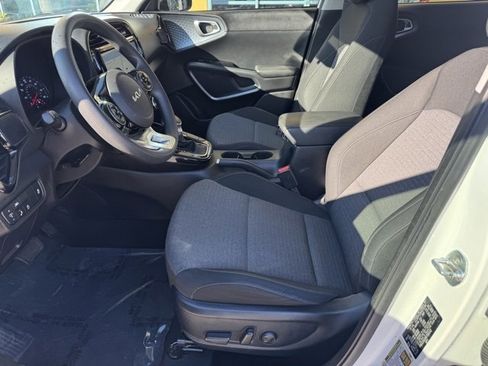 Certified 2022 Kia Soul S image 18