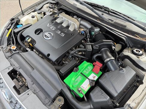 Used 2005 Nissan Altima 3.5 SE image 14