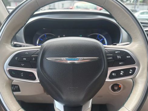 Used 2017 Chrysler Pacifica Platinum FWD image 16