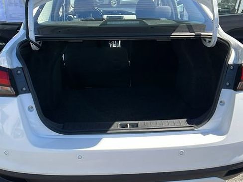 Used 2022 Nissan Versa SV FWD image 14