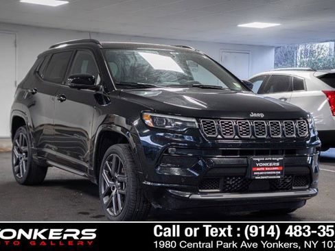 Used 2024 Jeep Compass Limited w/ Driver Assist Group I image 5