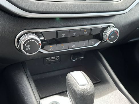 Used 2025 Nissan Altima 2.5 S FWD image 30