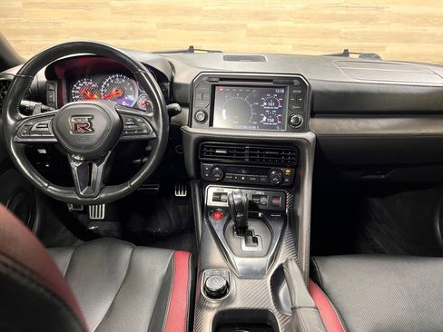 Used 2019 Nissan GT-R Premium w/ Premium Interior Package AWD/4WD image 2
