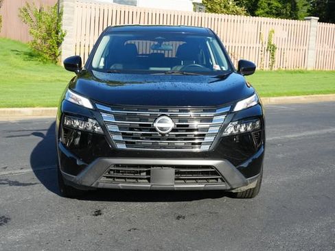 Used 2025 Nissan Rogue SV AWD/4WD image 2