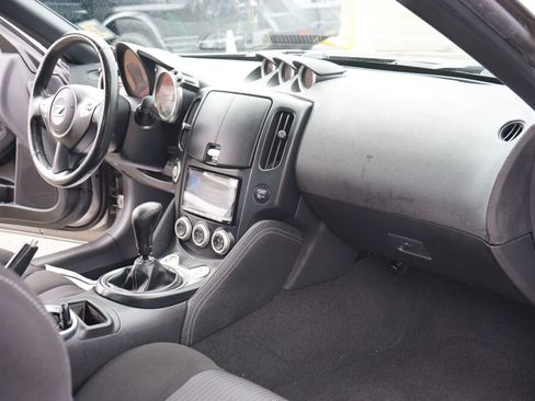Used 2009 Nissan 370Z Touring w/ Sport Pkg image 12