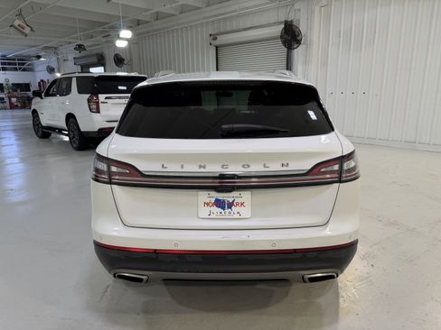 Used 2022 Lincoln Nautilus FWD image 4