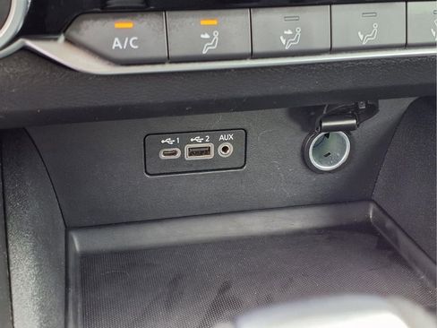 Used 2025 Nissan Altima 2.5 SV FWD image 13