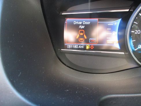 Used 2019 Ford Explorer XLT w/ Equipment Group 202A AWD/4WD image 9