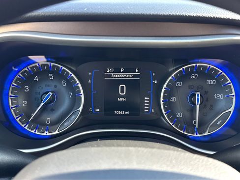 Used 2019 Chrysler Pacifica Touring Plus image 19