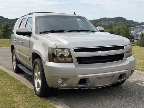 Used 2007 Chevrolet Tahoe LTZ w/ LTZ Preferred Equipment Group AWD/4WD image 8