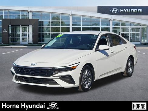 Used 2025 Hyundai Elantra Blue image 1