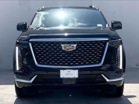 Used 2025 Cadillac Escalade Premium Luxury AWD/4WD image 6