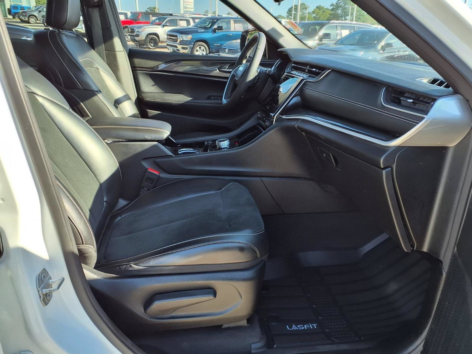 Used 2023 Jeep Grand Cherokee L Laredo AWD/4WD image 18