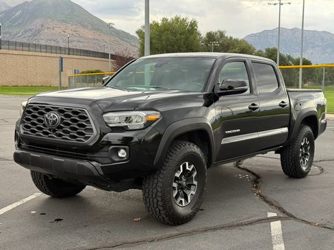 Used 2023 Toyota Tacoma TRD Off-Road w/ TRD Premium Off Road Package AWD/4WD image 2