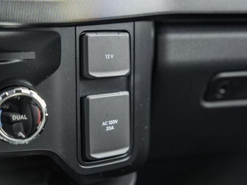 New 2026 Ford F250 Platinum w/ Tremor Off-Road Package image 32