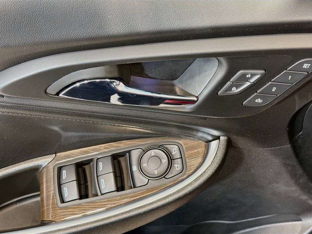 Used 2021 Chevrolet Malibu Premier FWD image 19