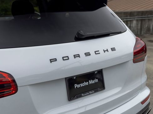 Used 2016 Porsche Cayenne AWD/4WD image 19