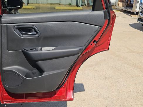 Used 2025 Nissan Rogue S FWD image 27