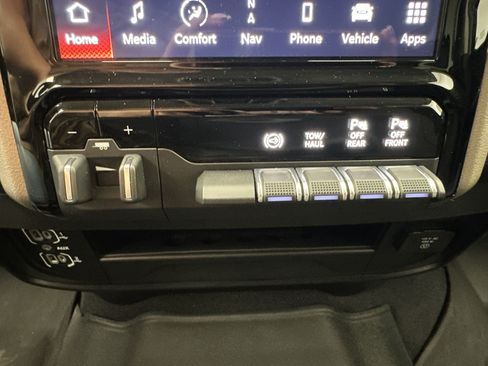 Used 2024 RAM 2500 Laramie w/ Safety Group AWD/4WD image 16