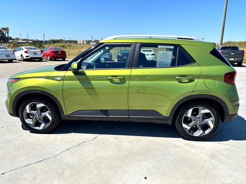 Used 2022 Hyundai Venue SEL w/ Cargo Package image 7