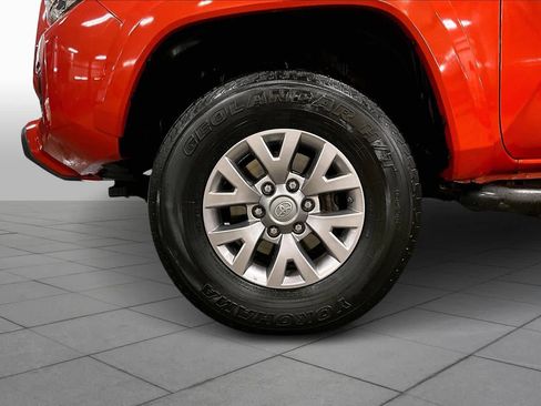 Used 2018 Toyota Tacoma SR5 image 10